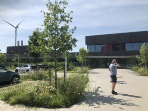 https://awp.nu/wp-content/uploads/2018/09/2.-2026-06-26-natuurlijk-ingericht-parkeerterrein-en-bijzonder-bedrijfsgebouw-Aquon-300x225.jpg